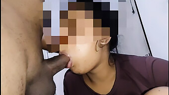 Cô Gái Trẻ Sri Lankan Cho Deepthroat Và Nhận Creampie