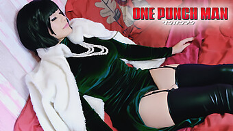 Fubuki Og Saitama I Hot One Punch Man-Inspireret Cosplay-Session